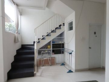 Disewakan & Dijual Rumah 2 lantai Semi Furnished di Rawamangun
