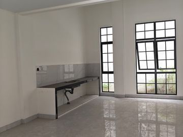 DIJUAL RUMAH DI KOMPLEK JEWEL PARK JALAN STARBAN