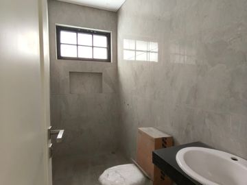 DIJUAL RUMAH DI KOMPLEK JEWEL PARK JALAN STARBAN