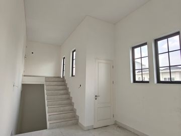 DIJUAL RUMAH DI KOMPLEK JEWEL PARK JALAN STARBAN