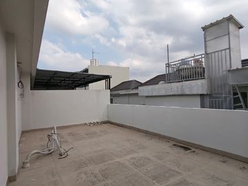 DIJUAL RUMAH DI KOMPLEK JEWEL PARK JALAN STARBAN