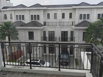 DIJUAL RUMAH DI KOMPLEK JEWEL PARK JALAN STARBAN