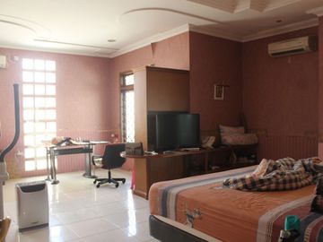 DIJUAL nol jalan raya Kenjeran HITUNG TANAH Cocok untuk gudang/ kantor/ workshop Rumah 2 lantai