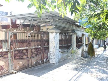 DIJUAL nol jalan raya Kenjeran HITUNG TANAH Cocok untuk gudang/ kantor/ workshop Rumah 2 lantai