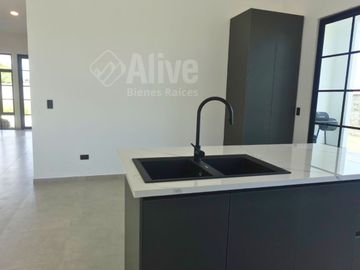 Casa de venta por estrenar en Checa