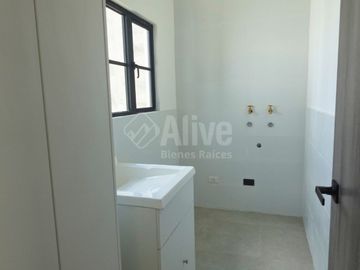 Casa de venta por estrenar en Checa