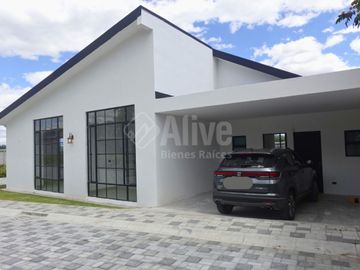 Casa de venta por estrenar en Checa