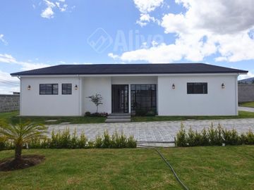 Casa de venta por estrenar en Checa