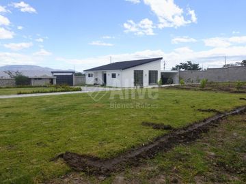 Casa de venta por estrenar en Checa
