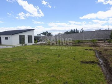 Casa de venta por estrenar en Checa