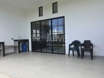 Casa de venta por estrenar en Checa