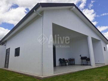 Casa de venta por estrenar en Checa