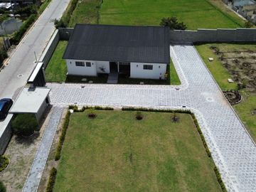 Casa de venta por estrenar en Checa