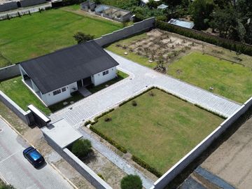 Casa de venta por estrenar en Checa