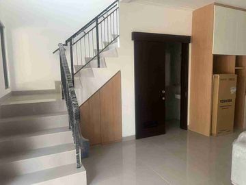 DISEWAKAN MURAH RUMAH PIK MILENIAL 6X15 FULL FURNISH 3 KAMAR TIDUR POSISI BAGUS
