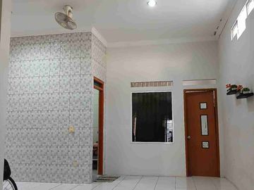 dijual rumah cantik 2 lantai  siap huni di puspanjolo semarang barat