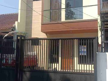 Rumah 2 Lantai Dalam Komplek Cengkareng Jakarta Barat
