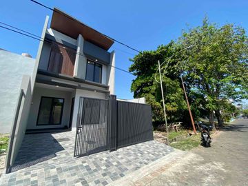 Dijual Rumah di Manyar