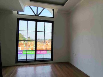 Dijual Rumah 2LT Brand New Modern Classic European Lebar 6m² Cicilan Mulai 7Jt-an