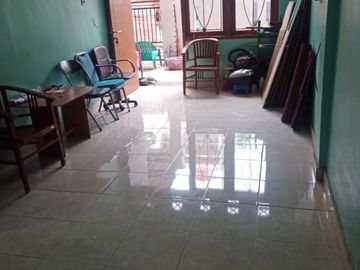 Dijual Rumah 2 Lantai Strategis di Bulevar Hijau Bekasi