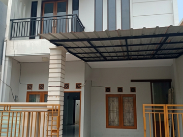 Dijual Rumah 2 Lantai Strategis di Bulevar Hijau Bekasi