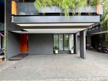 Jual Brand New Townhouse Modern Tropis 224m2 di Kemang Dalam