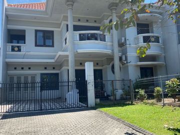 Rumah Mewah Classic Siap Huni di Graha Famili, Surabaya Barat