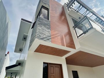 3-Storey Single Detached with Roof deck at Katarungan Village (Araneta)