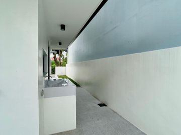 3-Storey Single Detached with Roof deck at Katarungan Village (Araneta)