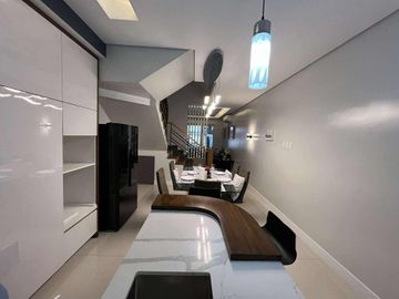 5 BR Townhouse in Brgy Central Quezon City For Sale near UP Diliman, Claret School, Ateneo, Miriam SD
