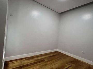 5 BR Townhouse in Brgy Central Quezon City For Sale near UP Diliman, Claret School, Ateneo, Miriam SD