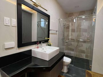 5 BR Townhouse in Brgy Central Quezon City For Sale near UP Diliman, Claret School, Ateneo, Miriam SD