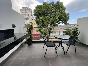 5 BR Townhouse in Brgy Central Quezon City For Sale near UP Diliman, Claret School, Ateneo, Miriam SD