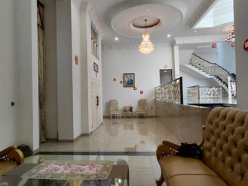RUMAH MEWAH  LOKASI STRATEGIS