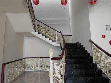 RUMAH MEWAH  LOKASI STRATEGIS