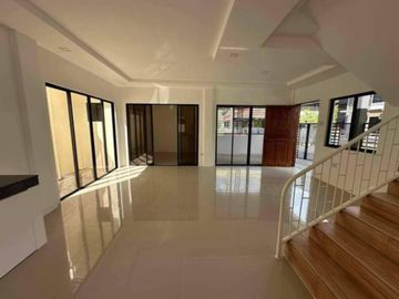 Single Detached House and Lot for Sale in Tangub Bacolod City-MD