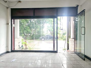 97994 - ขายอาคารพาณิชย์ 5 ชั้นครึ่ง ติดถนนซุปเปอร์ไฮเวย์ เชียงใหม่-ลำปาง ใกล้แยกข่วงสิงห์ ทำเลศักยภาพ เหมาะสำหรับธุรกิจและการลงทุน