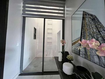 For Sale! Tomas Morato Townhouse with 3 Car Park 49M -AJCH