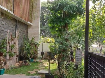 Dijual Cepat Rumah Mewah di Graha Natura Surabaya