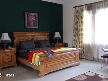 Rumah 2 Lantai 4+2 Kamar di Jalan Utama Sektor 7