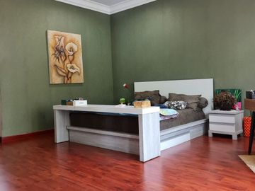 Rumah 2 Lantai 4+2 Kamar di Jalan Utama Sektor 7