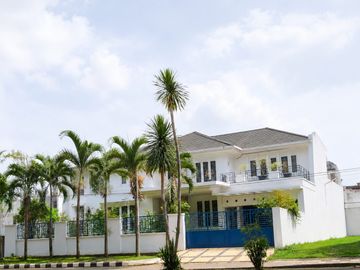 Rumah 2 Lantai 4+2 Kamar di Jalan Utama Sektor 7