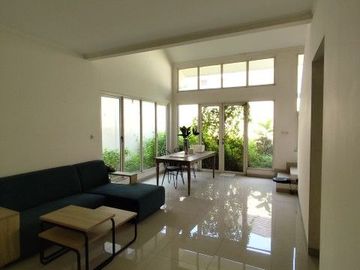 Rumah 2 LT (10x20) Semi Furnished Mezanin di Suvarna Sutera Tangerang 1KA0002I