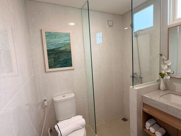 RUMAH 3LANTAI TERMURAH! ANZA HOMES MALIBU GADING SERPONG 3KAMAR SIAP HUNI! Free ppn