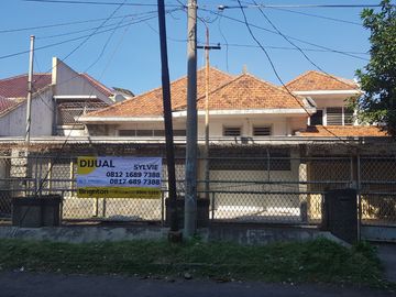 RUMAH 1.5 LANTAI DI JL MAYANG SURABAYA PUSAT