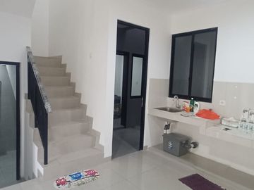 Dijual Cepat Rumah di Milenial Pik 2 Cluster Florida, Lt.6x12.5m2,Kondisi Tersewa, Harga : 1.9M Nego