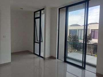 Dijual Cepat Rumah di Milenial Pik 2 Cluster Florida, Lt.6x12.5m2,Kondisi Tersewa, Harga : 1.9M Nego