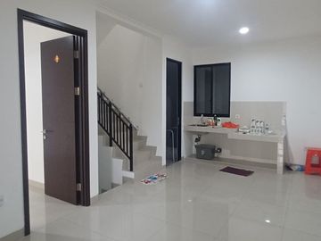 Dijual Cepat Rumah di Milenial Pik 2 Cluster Florida, Lt.6x12.5m2,Kondisi Tersewa, Harga : 1.9M Nego