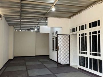 Jual Rumah Luas Plus Kios di Harapan Indah Bekasi Lokasi Ramai dan Bernilai Investasi