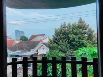 Rumah Mewah Luas di PBI Araya Malang. Dekat Plaza Araya, Exit Tol Malang, Stasiun Blimbing, Bandara Abdul Rachman Saleh, dan Terminal Arjosari.NLMLG0